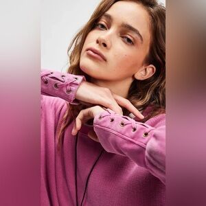 NWT FREE PEOPLE WE THE FREE LAPIS CUFF LONG SLEEVE TOP PLUMDROP